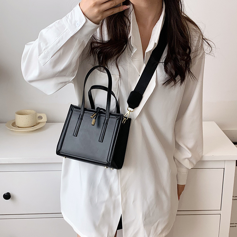Fashionable High Quality One Shoulder Messenger Bag - Image 5